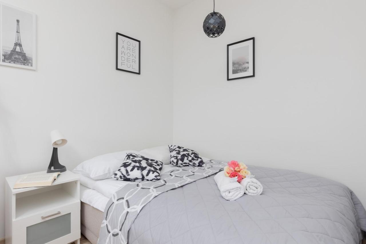 Metro Kabaty Lovely Studio Apartment By Noclegi Renters Warszawa Eksteriør bilde